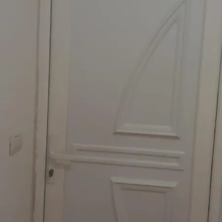 Qielli Mes Pallateve 2 Apartament