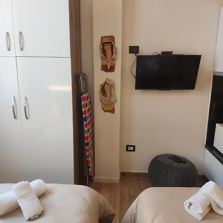 Qielli Mes Pallateve 2 * Tirana